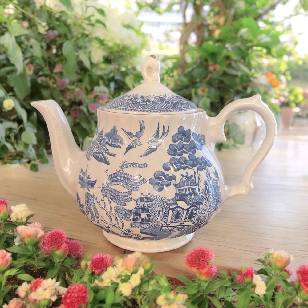 Vintage Wessex Collection Romanian Blue & White Porcelain Teapot EU